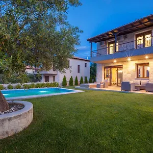  Villa Paradise With Private Pool